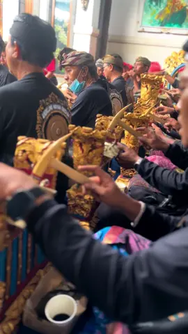 Tungtung Tangis #angklungbali #gamelanbali #fyp #viral #foryoupage #fyppppppppppppppppppppppp #fypシ゚ #bali #tiktok #tiktokviral #AWG #fypdong #creamation 