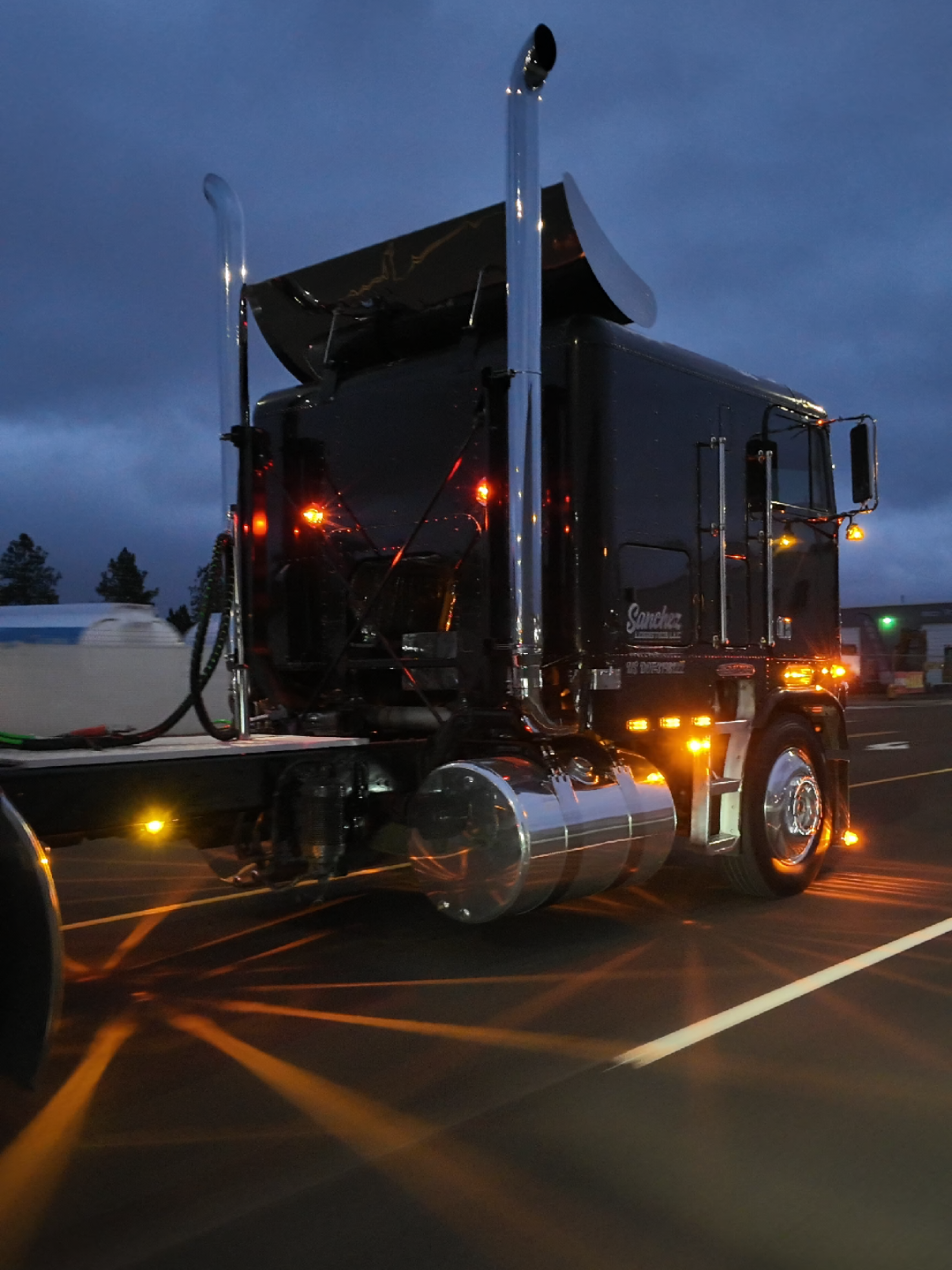 If the plan doesn't work, change the plan, but never the goal #fyp #fypage #glassisclass #jmlkustoms #freightliner #trucktok #trucker #time2shine #stretch #cabover #foryourpage @Sanchezlogistics 