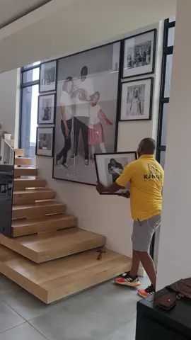 Every home should have a family wall😊 Ready to serve you too, my contacts are in my bio or you can drop me a dm WE ARE WALL DECOR SPECIALISTS!! #kanvasmasters #interiordesign #happyclient #walldecor 