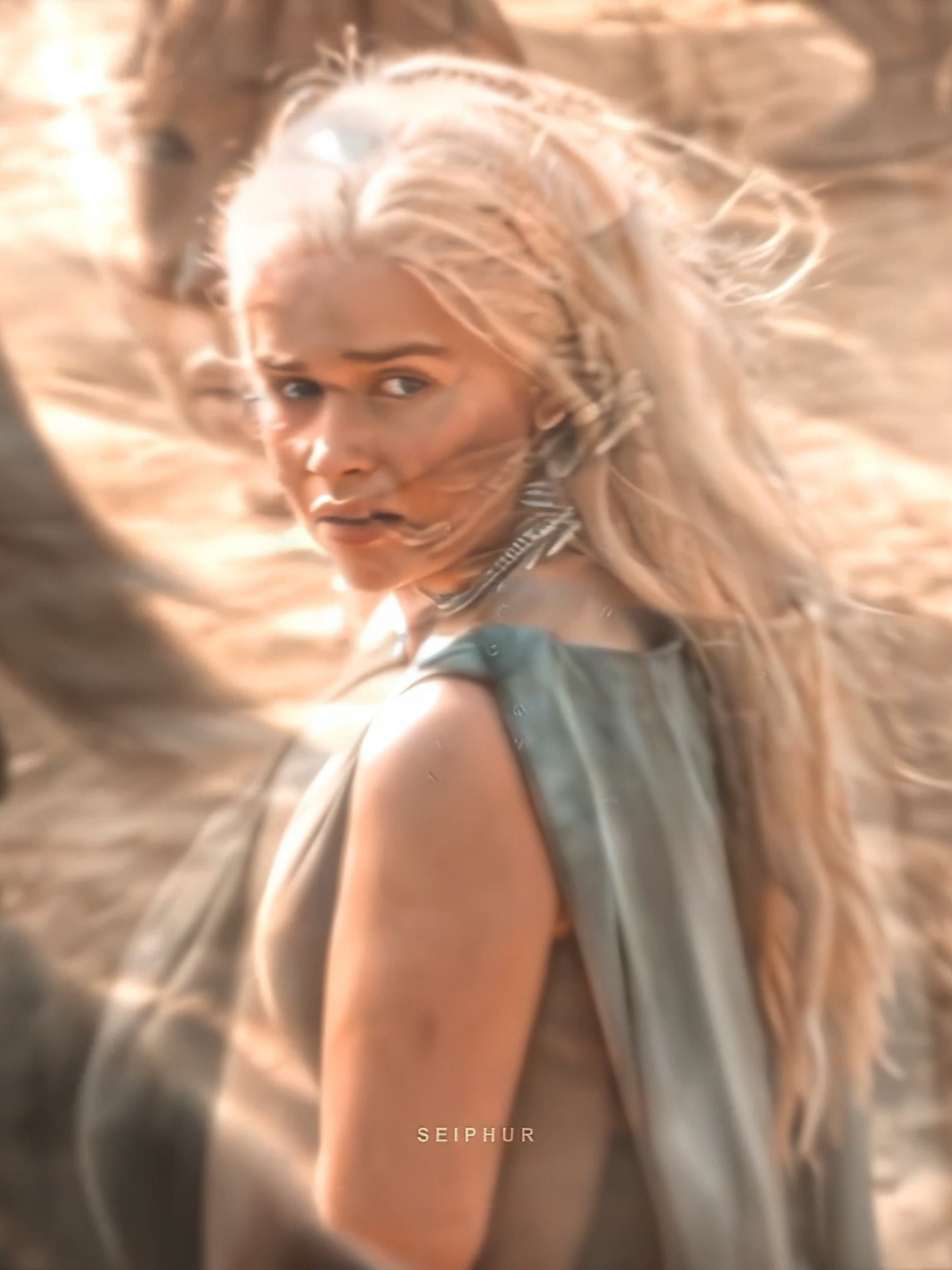 the mother of dragons! #daenerystargaryen #daenerystargaryenedit #daenerys #daenerysedit #gameofthrones #gameofthronesedit ##aftereffectsedits #fyp #edit #blowthisupforme #hotd #emiliaclarkeedit #emiliaclarke