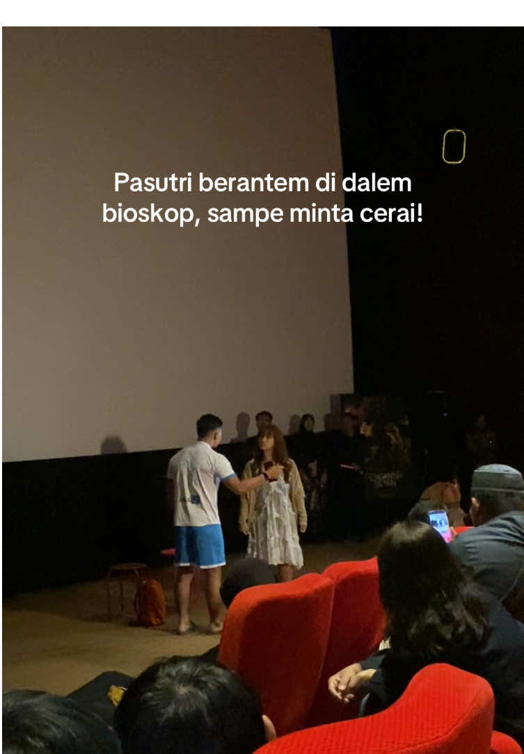 Show bioskop sampe ke pending gara-gara ada yang berantem di dalem bioskop 🤣🙏🏽  Pengantin Setan 16 Januari 2025 di bioskop #PengantinSetan #AkuDinikahiJin #FilmPengantinSetan #siapapengantinselanjutnya #pengantin #setan #nikah #pernikahan