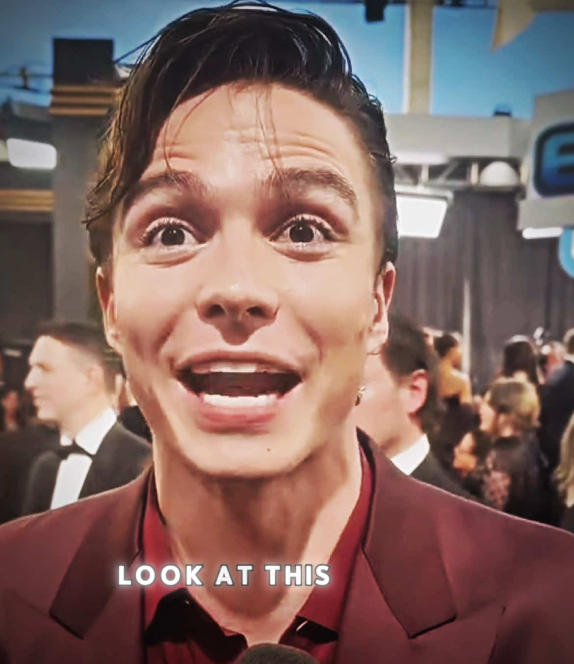 He sees👀He knows🤫He loves having us under his spell🤭 #nicholaschavez #GoldenGlobes #fyp #viral #nicholasalexanderchavez #trendingvideo #edit #lylemenendez #Grotesquerie 