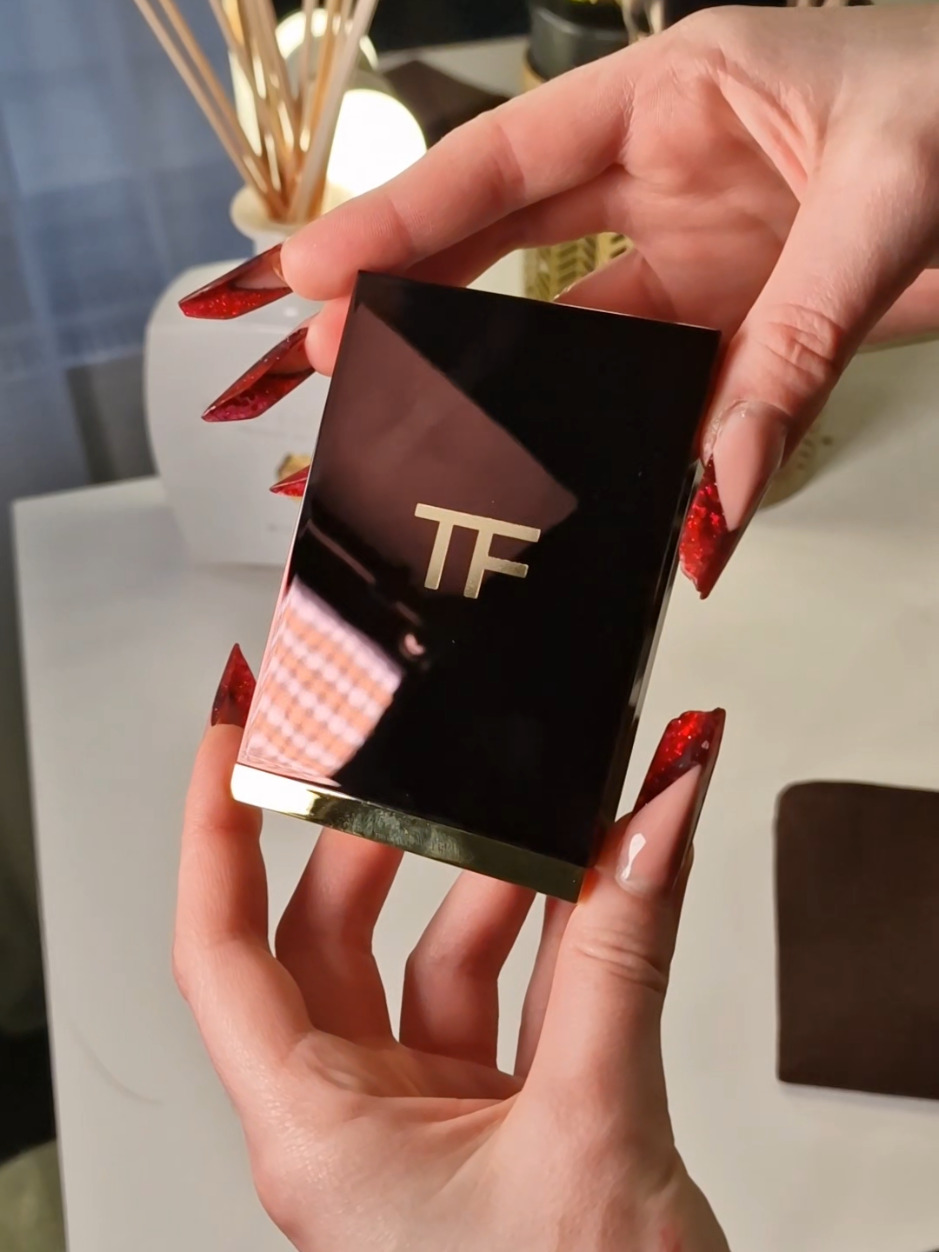 TF / #honeymoon  #tomford#tomfordbeauty #tf#beauty #косметика #макияж #cosmetics #kosmetik #eyeshadow #makemefamous #maquillaje #makeuptips #makeuptransformation #unboxing#tomfordeyeshadow #eyes 
