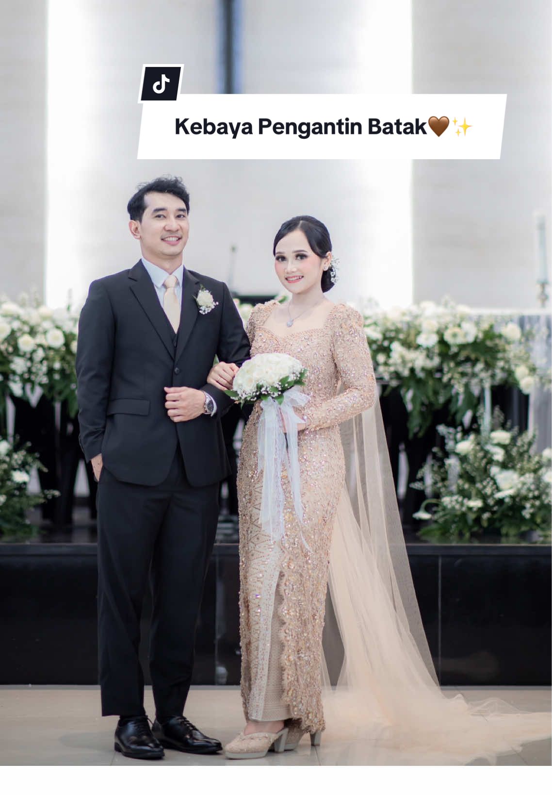 Kebaya Adat Batak🤎  nuansa nude dipadukan dengan detail-detail payet yang menampilkan vibes brown—glamor✨  3 looks for wedding Ms. Trensia  yang membawa kesan simple, anggun, elegan dan memukau💖  #martupol #adatbatak #pernikahanadatbatak #kebayaadatbatak #kebayamartupol #kebayabatakmodern #bhajooattire #kebayamodern #kebaya #adatbatak #kebayapengantin #kebayapemberkatan  #adatbatak  #pengantinbatak #pengantinbatakmodern 