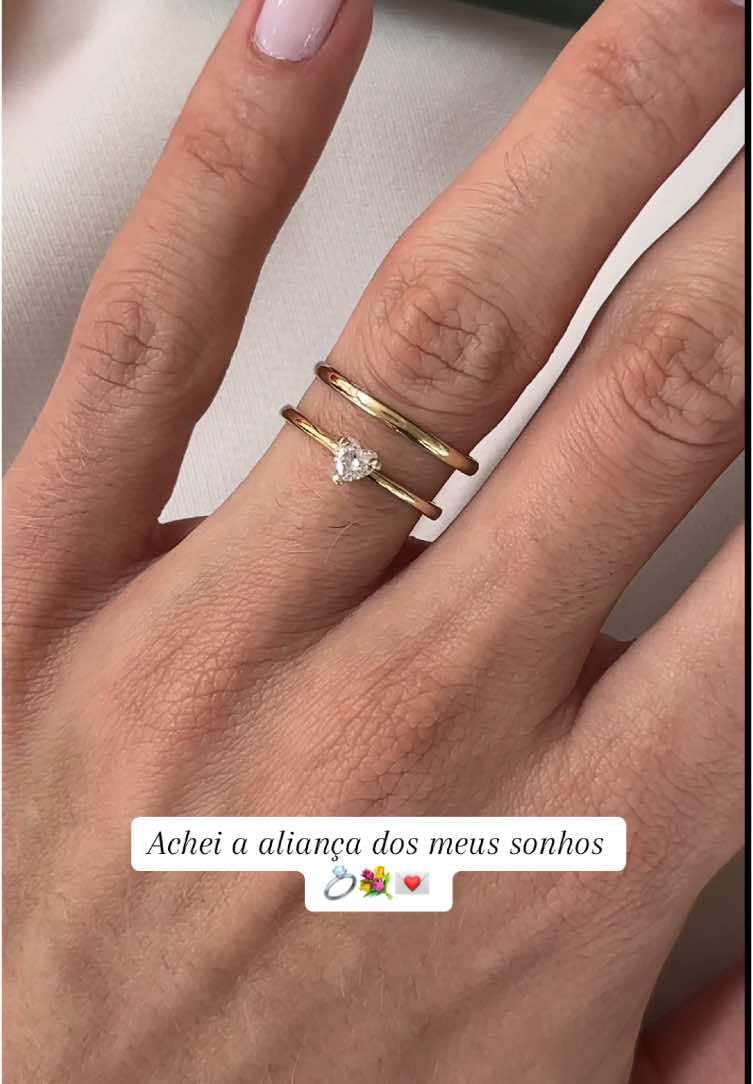 Alianças Lily em Ouro 18K com Anel Solitário Coração de brinde e frete grátis disponível em nosso site ✨ #aliançadecasamento #alianças #pedidodecasamento #pedidodecasamentosurpresa #anelsolitario 