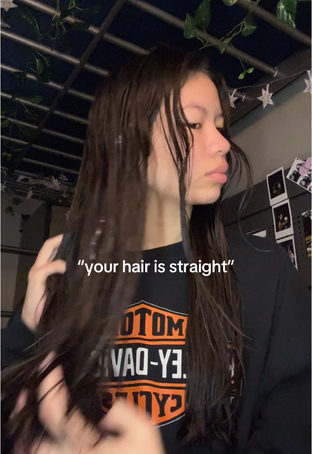 idk you tell me 🤷‍♀️ #straighthair #wavyhair #wavyhairroutine 