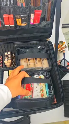 Do you have it?😍❤ .....limited Stokes.... . . . . #girls #giftideas #gift #girlsgeneration #makeup #luxury #makeuphacks #makeupsuitcase #makeupbag #makeuptutorial #trendingnow #trendingsong #trendingvideo #popular 