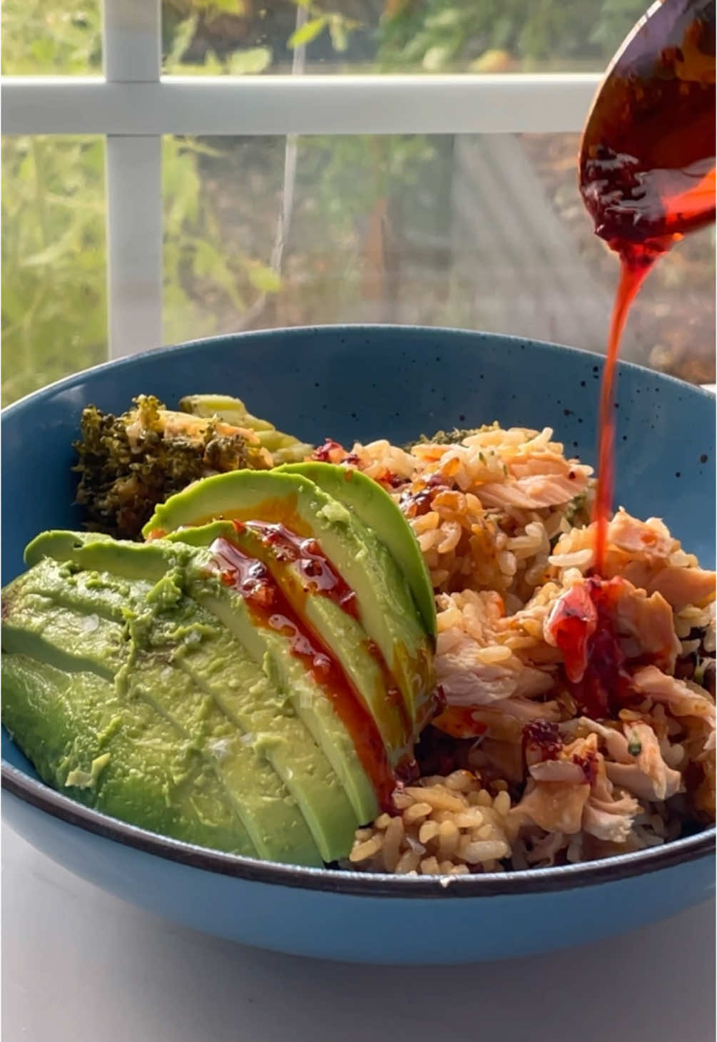 Full recipe is on my blog KyrieTheFoodie.com (link in bio)! I’m also doing a giveaway for 3 of these rice cookers on my Instagram under this same video! Go check it out!