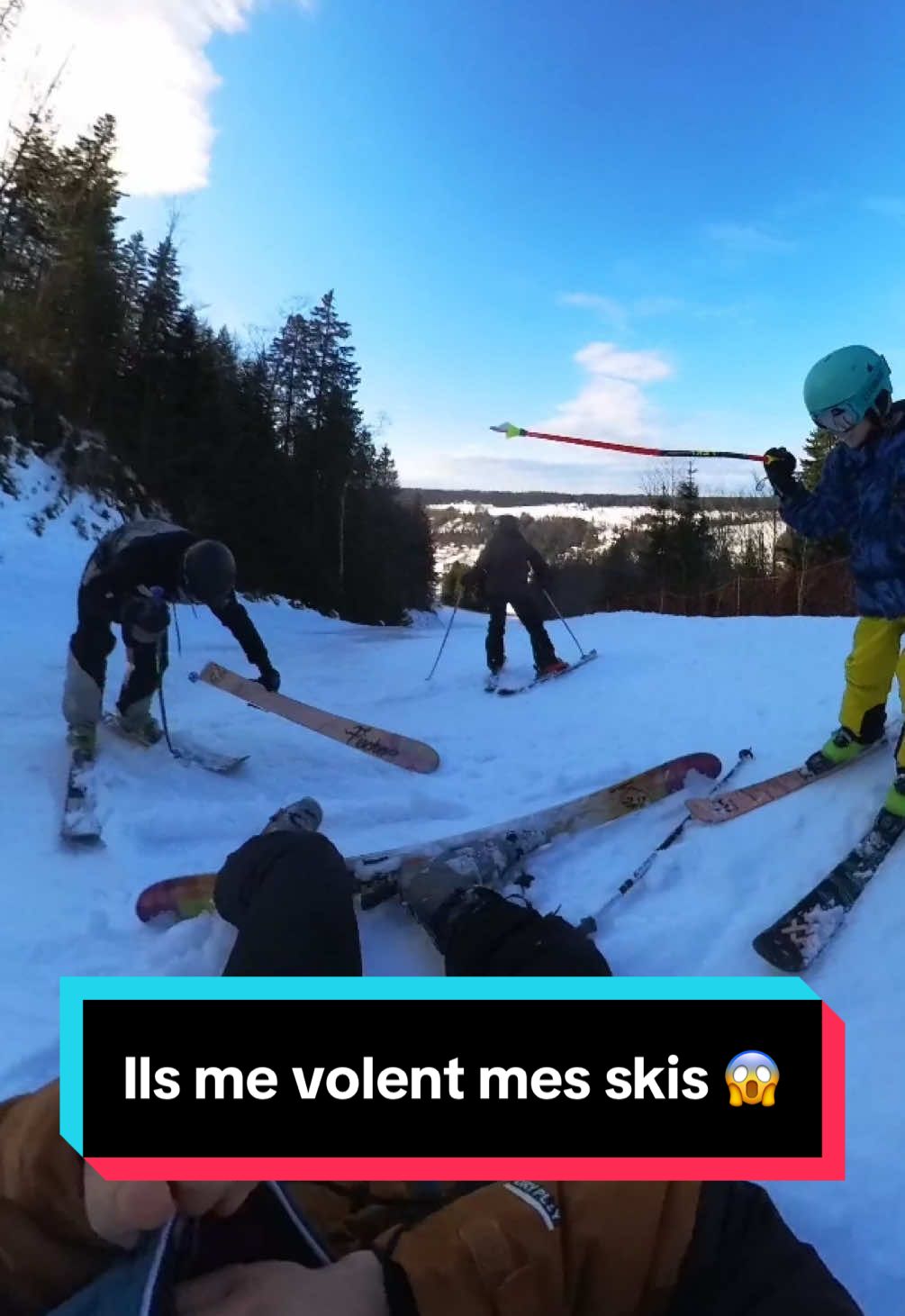 Des garnements me volent mes skis et je leur fait regretter ! #skitok #gamins #vol #histoire #poursuite 