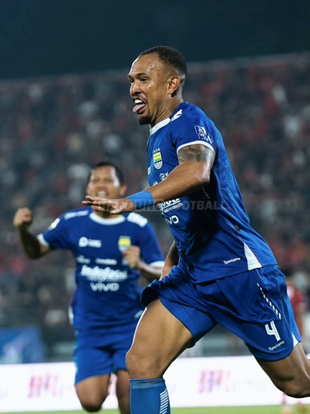 bek rasa striker🥶🔥 #gustavofranca #persibbandung #persibday #persib1933 #northernwall20 #vikingpersibclub #JJCapCut #CapCut