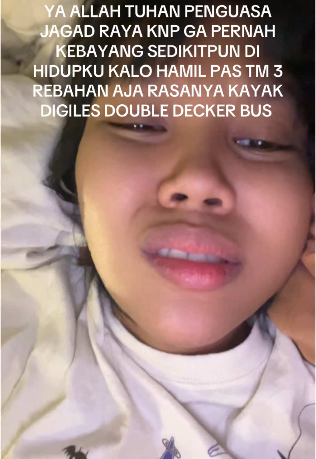 Kiri sesek, kanan sesek, rebahan sesek, punggung sesek, bayinya akrobat, perutnya kenceng. Rusuk diterjang, ulu hati dijedug, kerongkongan ganjel bak abis ditonjok, bladder ngocor, kentut bau mayit sendawa bau hell’s pit…wallahi sometimes i almost lost it😭 #pregnancy #3rdtrimester