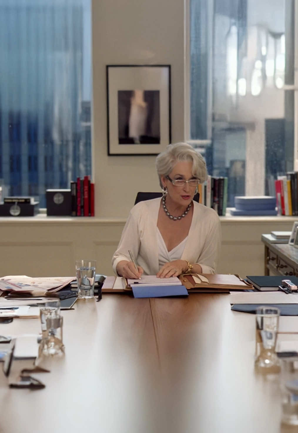 the devil wears prada 2006 uncropped. #thedevilwearsprada #annehathaway #merylstreep #cinema #fashion #nyc 