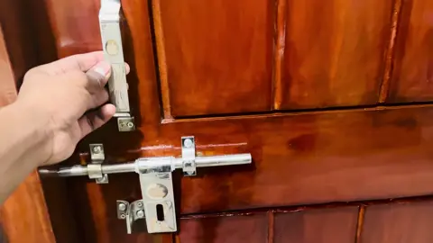 রুমের কাজ আজ শেষ, এখন শুধু ডেকোরেশন এর কাজ ইন শাহ্ আল্লাহ কিছুদিন এর মধ্যেই হয়ে যাবে 🖥️ এখন টেবিল আর কম্পিউটার টা সেট করা হলেই অনেক কাজ এগিয়ে যাবে 😊❤️‍🩹@ ɴᴜʀ-ᴀʜᴀᴅ  