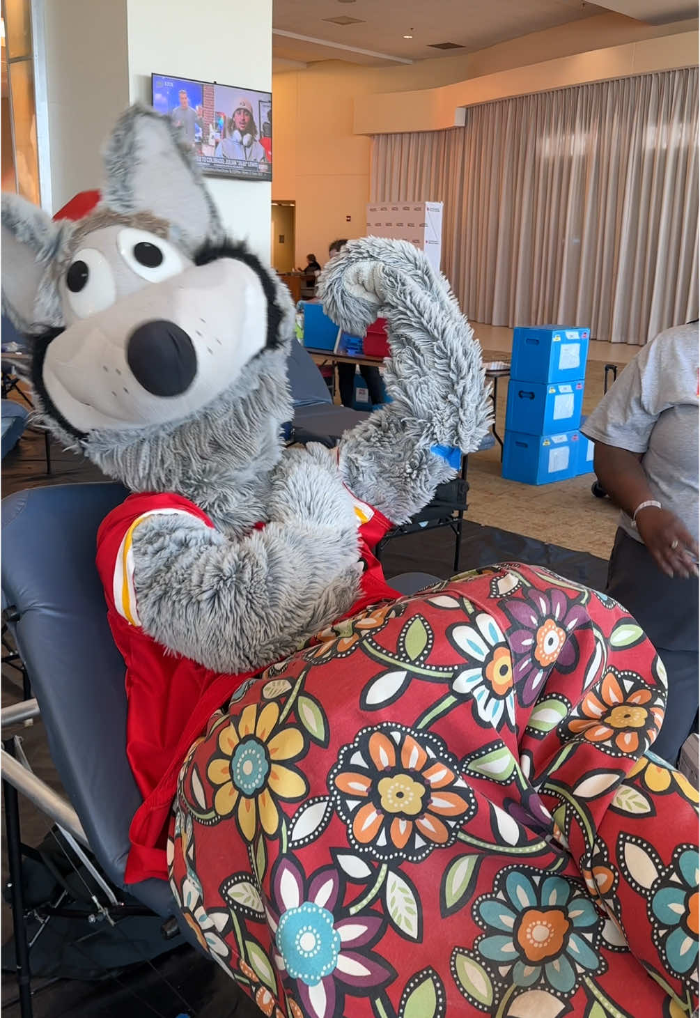 Chief's Kingdom! The secret is out... we're giving away a pair of @Chiefs PLAYOFF tickets! 🎫  Come through to donate at any donor center through January 15 for a chance witness the Jan 18/19 playoff game AND get a parking pass! 🏈   Join us and KC Wolf in saving lives this week. Book your appointment at savealifenow.org  #chiefs #chiefskingdom #kansascity #kansascitychiefs #NFLPlayoffs