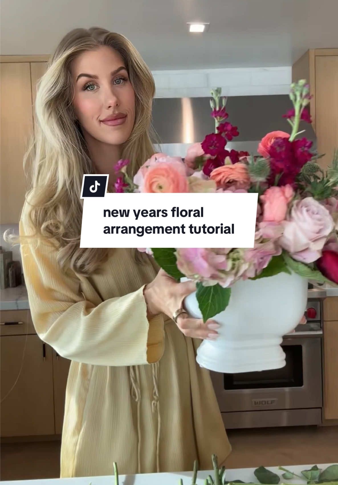 how to create stunning floral arrangements at home 🩷✨ #diyflowerarrangement #flowerideas #buyingflowersformyself #howtoflowers #floralarrangement #traderjoesflowers #grocerystoreflowers #foryou  #newyearsresolution 