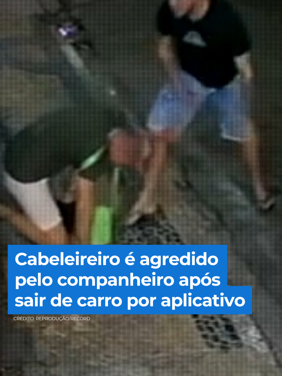 Otávio e Thiago descem de um carro por aplicativo em Campinas, interior de São Paulo. Tudo parece tranquilo, mas Thiago parte pra cima de Otávio e tenta enforcar o companheiro. Depois, o ataca com socos e chutes. A vítima fica caída no meio da rua, até que o agressor volta e parece tentar prestar socorro, mas corre depois de ver o irmão da vítima se aproximar. O motivo desse ataque tão violento teria sido ciúmes. Depois da agressão, Thiago desapareceu, e Otávio está internado no hospital com vários ferimentos pelo corpo e o fêmur quebrado. 👉 Assista à reportagem completa do #BalançoGeral em R7.com/balancogeral