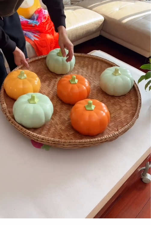 Such a beautiful and cute pumpkin fruit plate can not only hold snacks to entertain guests, but can also be used as a decoration #snacks#PumpkinFruitPlate