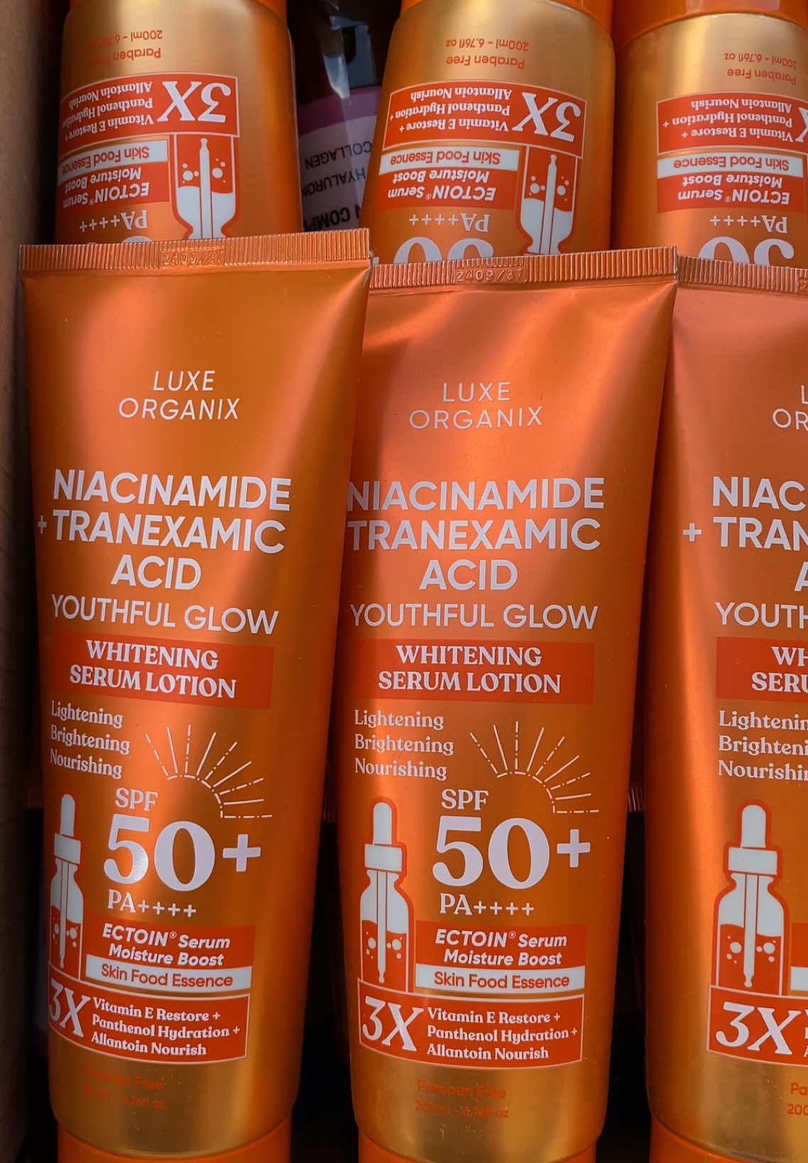 🧡Luxe Organix Niacinamide + Tranexamic Acid Youthful Glow Whitening Serum Lotion Spf 50 Pa++++ 200ml🧡 Luxe Organix Niacinamide + Tranexamic Acid Youthful Glow Whitening Serum Lotion SPF50 PA+*** features a lightweight, non-sticky, and moisturizing formula that helps brightens the skin to restore a naturally radiant complexion. Infused with Nacinamide and Tranexamic Acid to help lighten the skin, targeting stubborn dark spots, and provides SPF 50+ PA++++ sun protection for a smooth and shielded glow. Also formulated with Ectoin, this serum i lotion unlocks skins youthful potential by offering improved skin elasticity and firmness. With added benefits from Allantoin, Panthenol, and Vitamin E that soothes, hydrates & nourishes the skin. Indulge your skin with this concentrated serum-lotion hybrid that helps provide long lasting moisture by penetrating deeply into the skin, leaving you with brighter, softer and smoother skin. 🧡 Skin Whitening  🧡 Skin Firming 🧡 Lightens Dark Spots 🧡 UV Protection  🧡 Notice a difference in just 3 days ✅ Niacinamide  ✅ Tranexamic Acid ✅ Ectoin ✅ Allantoin ✅ Panthenol ✅ Vitamin E #mru #filipinoskincare #filipinoskincaremru #fyp #whitening #luxeorganix #luxeorganixmauritius #luxeorganixtranexamic 