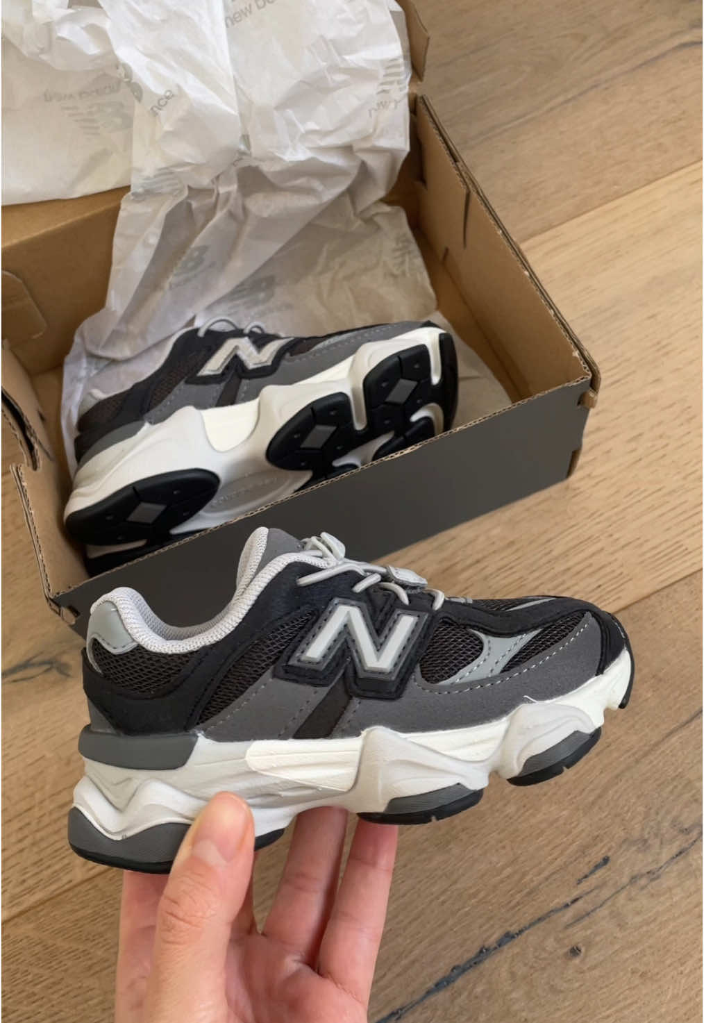 Toujours une petite place pour des petites nouvelles 😍✨.          #newbalance9060 #Lifestyle #ootdbaby #fyp 