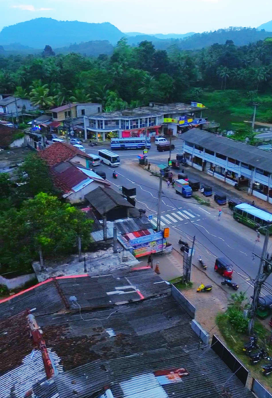 දන්න කියන තැනක්ද බලම්න පෙන්😙 #DroneShots #NatureLovers #ScenicViews #ScenicViews #foryou #FYP #fpyシ #TrendingNow #DroneLovers #Aguruwella #ViralViews #රුවන්වැල්ලේ_අපි🍀🇱🇰 