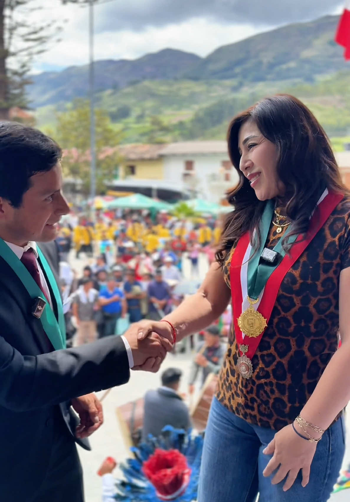 🎉🍾¡Una nueva universidad para Ancash! Agradezco a las autoridades y hermanos del distrito de San Marcos por reconocer nuestro trabajo legislativo, al haber conseguido la aprobación de la ley de nuestra autoría que crea la Universidad Nacional Autónoma del distrito de San Marcos. ¡Seguiremos trabajando por la educación de nuestra región! 💪🏼