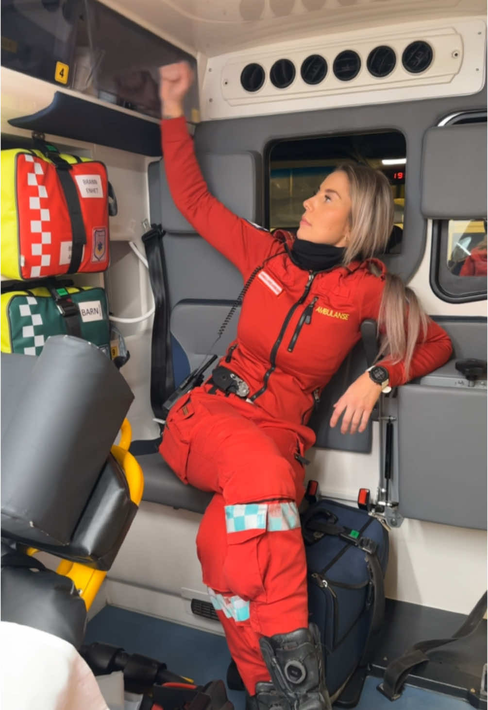 Hvor godt kjenner vi vår egen bil ?  #ambulisa #ambulanse #ambulanseliv #ambulansefagarbeider #ambulance #emt #113 #helsepersonell #paramedic #nødetat #norskluftambulanse #brann #politi #sykepleier #norge 