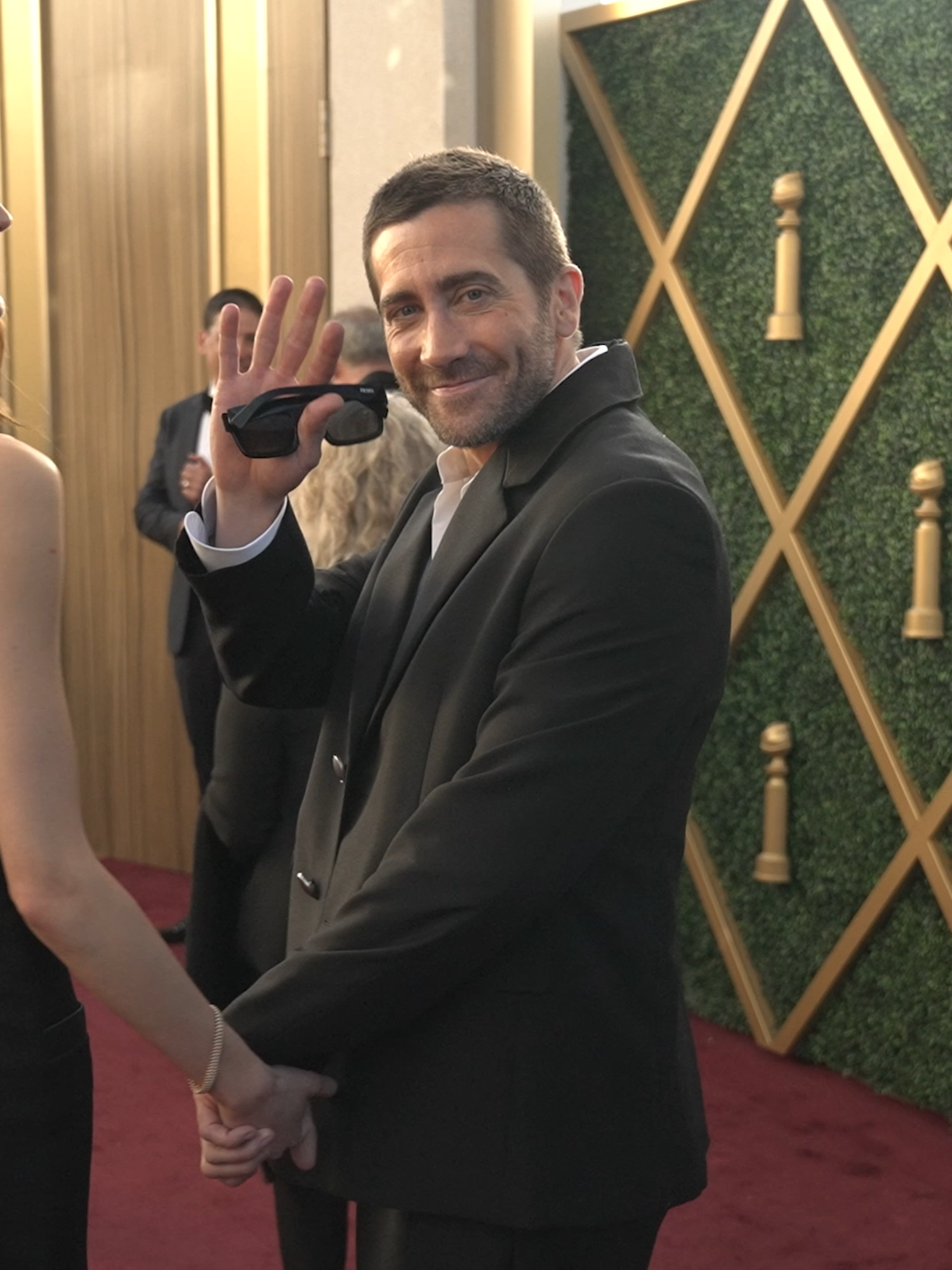 Jake Gyllenhaal making his grand #GoldenGlobes entrance 🫶