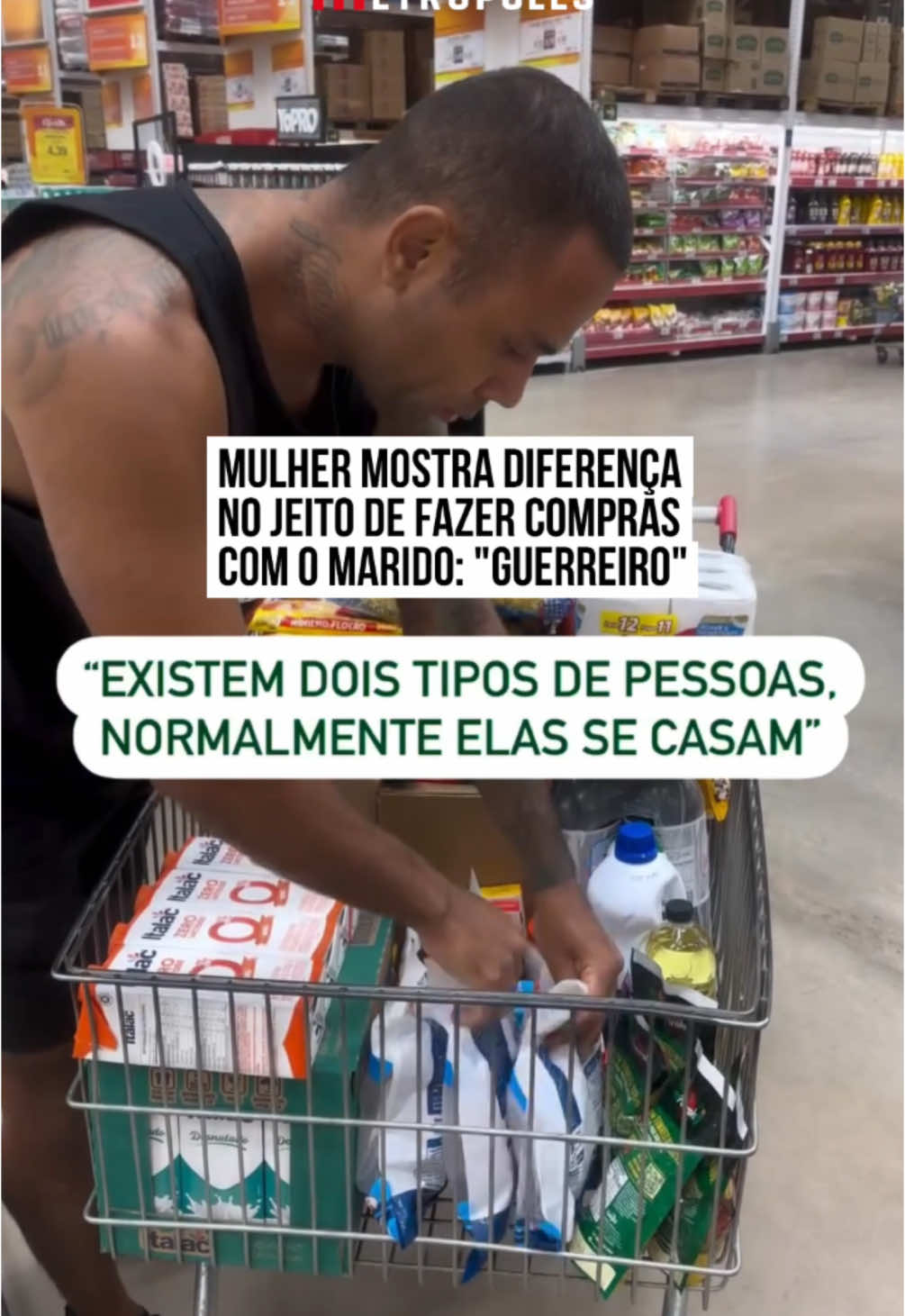 😂🛒 A criadora de conteúdo Luana Souza e seu marido, Tiago Ávila, protagonizaram um momento #hilário durante uma ida ao #supermercado. Luana compartilhou um vídeo divertido no qual filma Tiago organizando meticulosamente os itens da #feira no carrinho, cuidando de cada detalhe. Já ela, surge jogando pacotes de frango de qualquer jeito no carrinho, sem se preocupar com a #organização. “Existem dois tipos de pessoas e normalmente elas se casam”, brincou Luana. Os internautas não deixaram de se manifestar e muitos se identificaram com a situação: “Aqui ele organiza no carrinho e eu bagunço, enquanto no caixa eu organizo e ele coloca o frango na mesma sacola da água sanitária kkkkk”, disse um perfil. Outro completou: “O meu organiza no carrinho e, quando chegamos em casa, ele é quem organiza no armário. Diz que eu nunca olho as datas de validade dos produtos, então ele prefere fazer isso. Já são 16 anos assim!”. O que acharam?😅 #TikTokNotícias