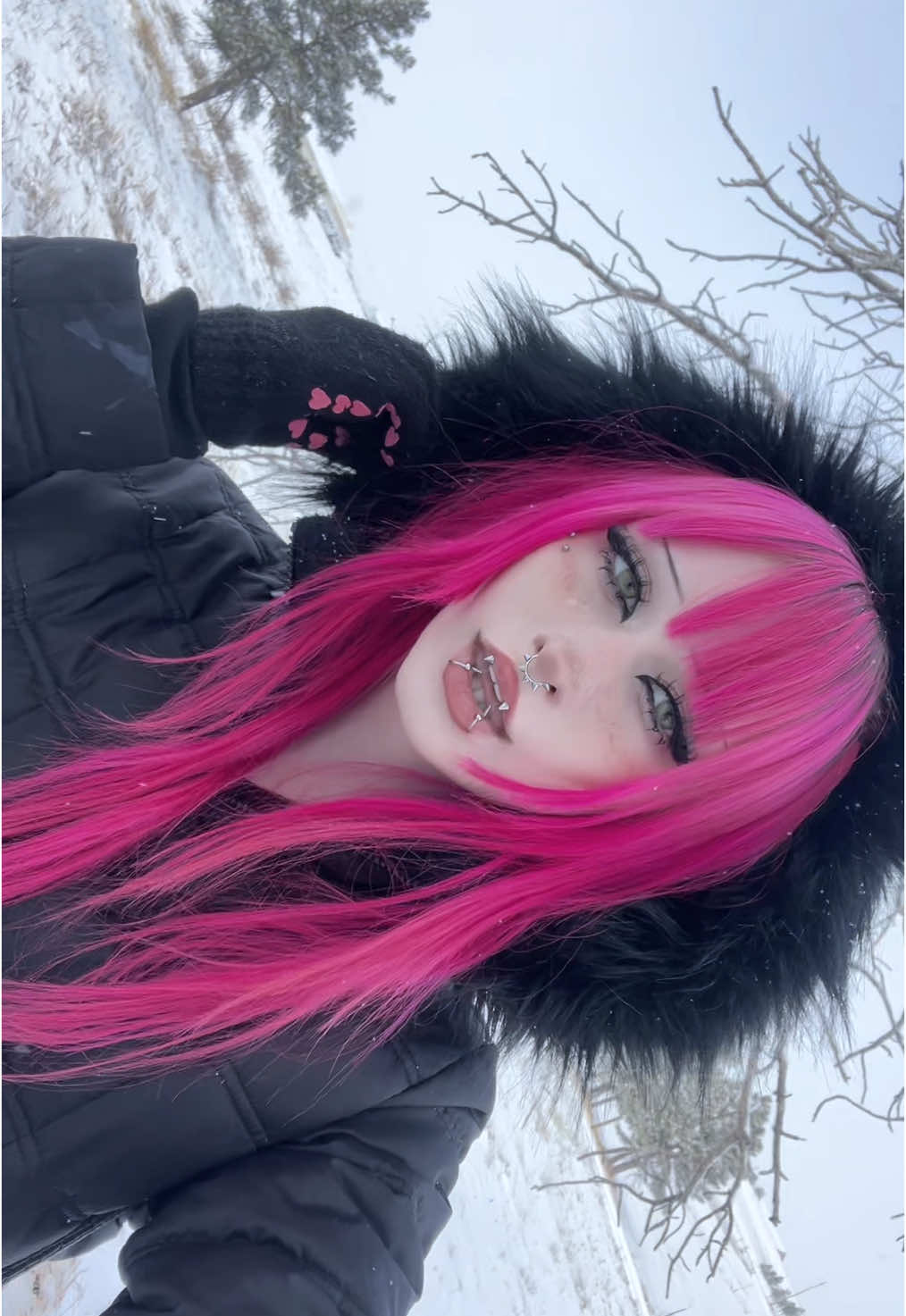 it’s so bright 😣😣😣my eyes hurt #piercings #alternative #fyp #pinkhair #mutuals #emo #