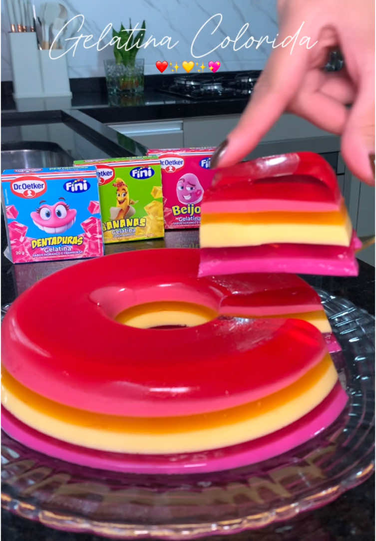 Gelatina Colorida sabor fini ❤️💛💖 @Fini Brasil  Receita na rede vizinha!!! . #fini #gelatina #doce #sobremesa 