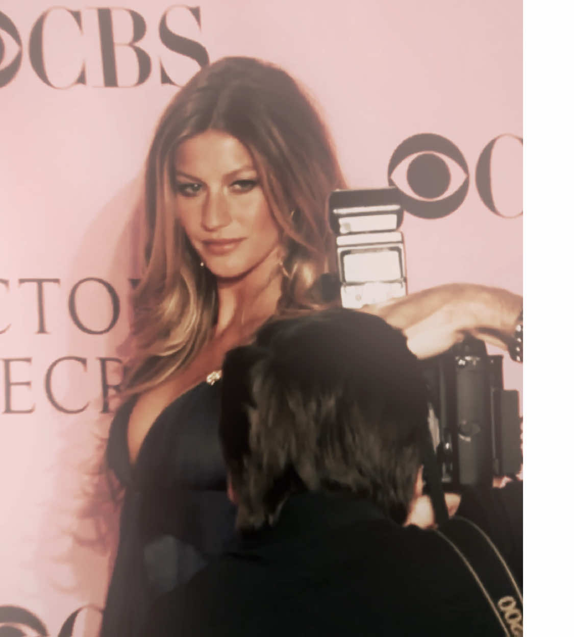 Gisele Bündchen ! The most beautiful woman in the world - [wmk: h3izt ] #foryou #giselebundchen #giselebundchenedit 