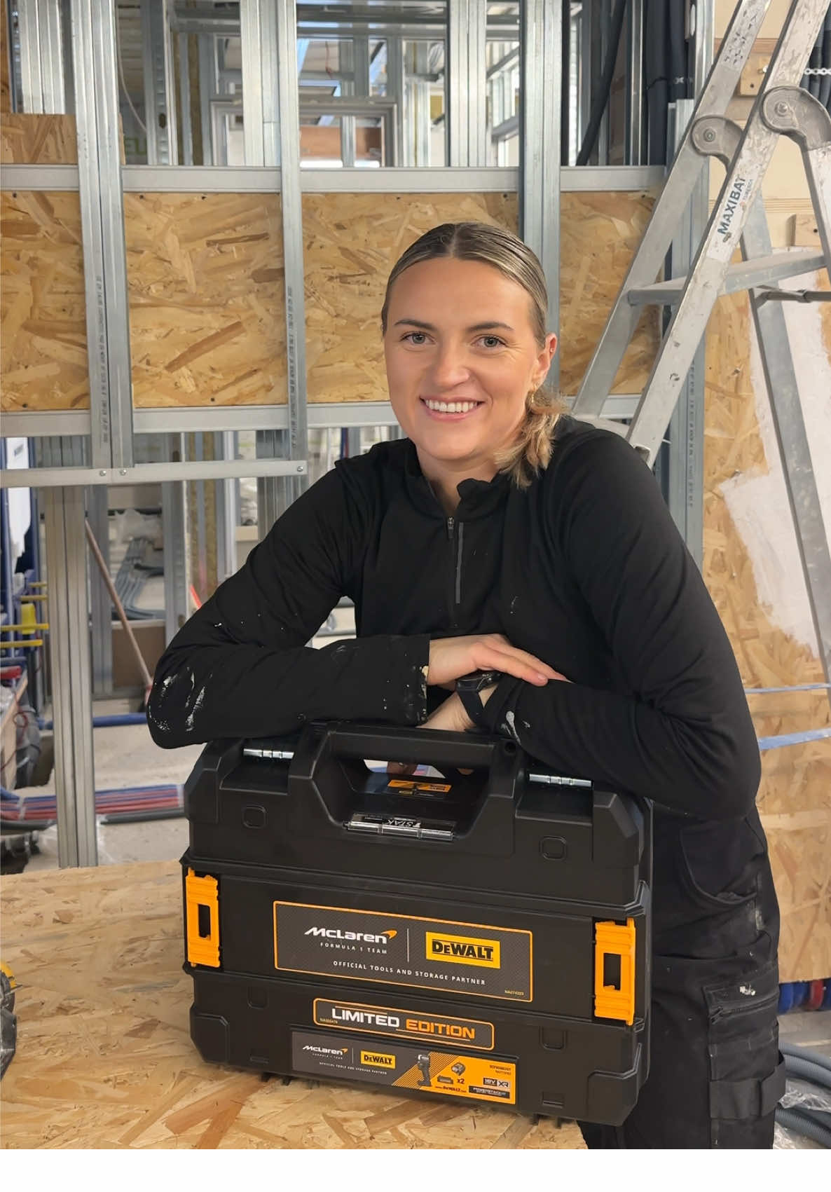 Best gift this year so far! 🔫✨ #construction #dewalt #DeWalt #limitededition #dewaltmclaren  #McLaren #tool #work #visseuse #dewaltfrance #gift #girlythings #batiment #femme #celtniecība #buvniecība #remonts #darbs 