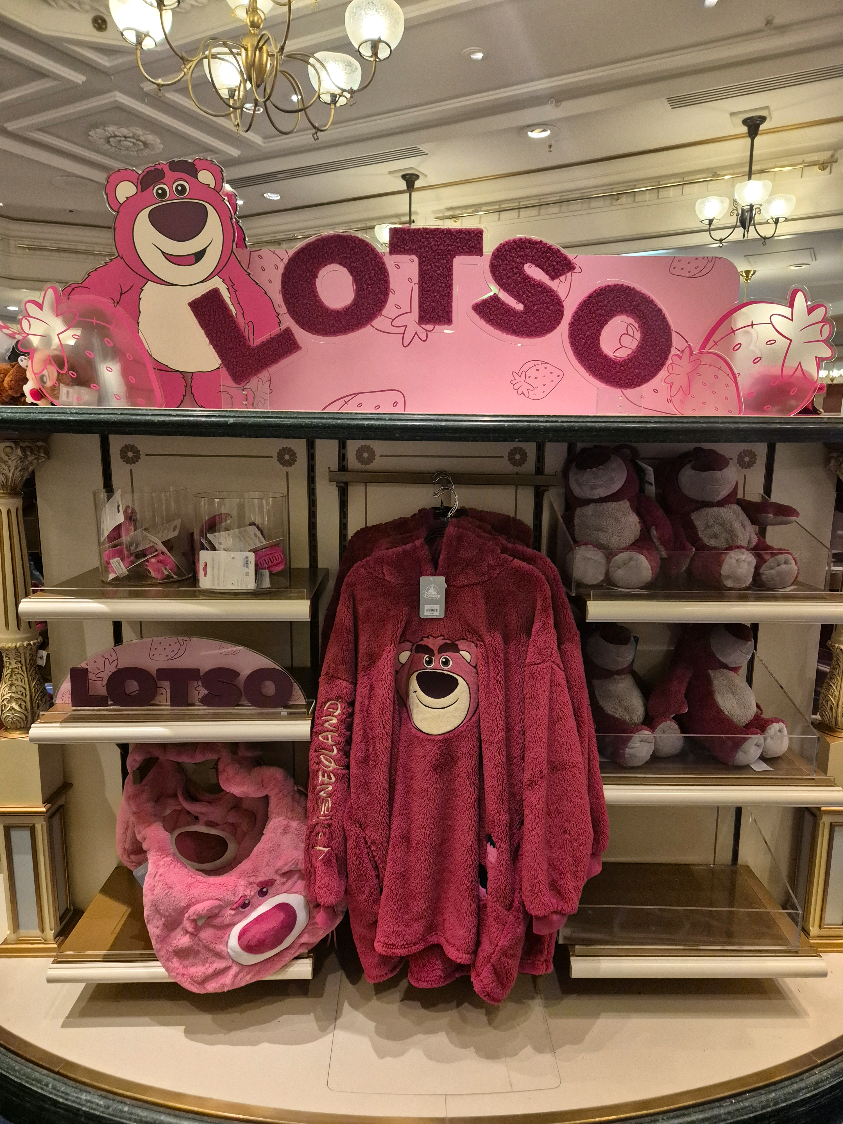 Nouvelle collection #Lotso à @Disneyland Paris ✨  elle est Whaouuuu  #Disney #disneyland #collection #toystory 