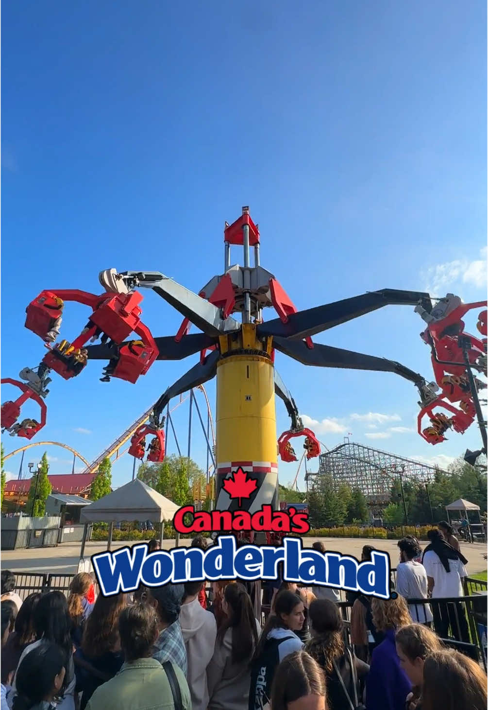 My FIRST ever visit to Canada’s Wonderland 🍁🎢 #canadaswonderland #canada #themepark #rollercoaster #ride #amusementpark 