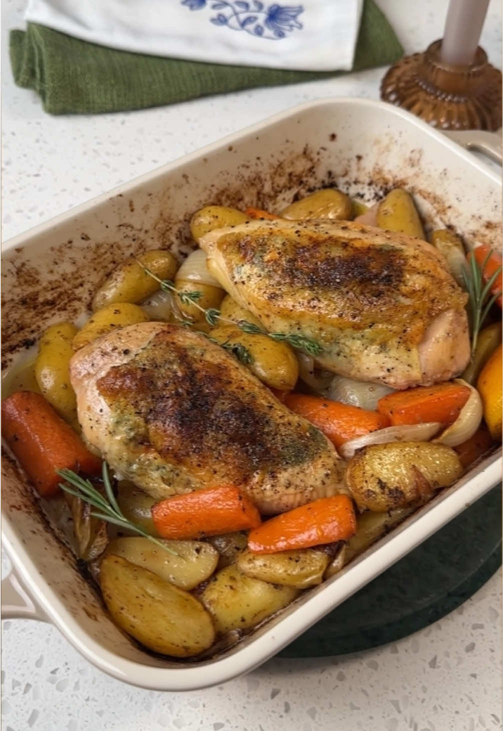 DINNER FOR TWO - DAY 4 🍗🥕🧅 Juicy chicken breasts roasted with the veggies in the same pan 🥰 #roastchicken #chickenbreast #chickenrecipe 