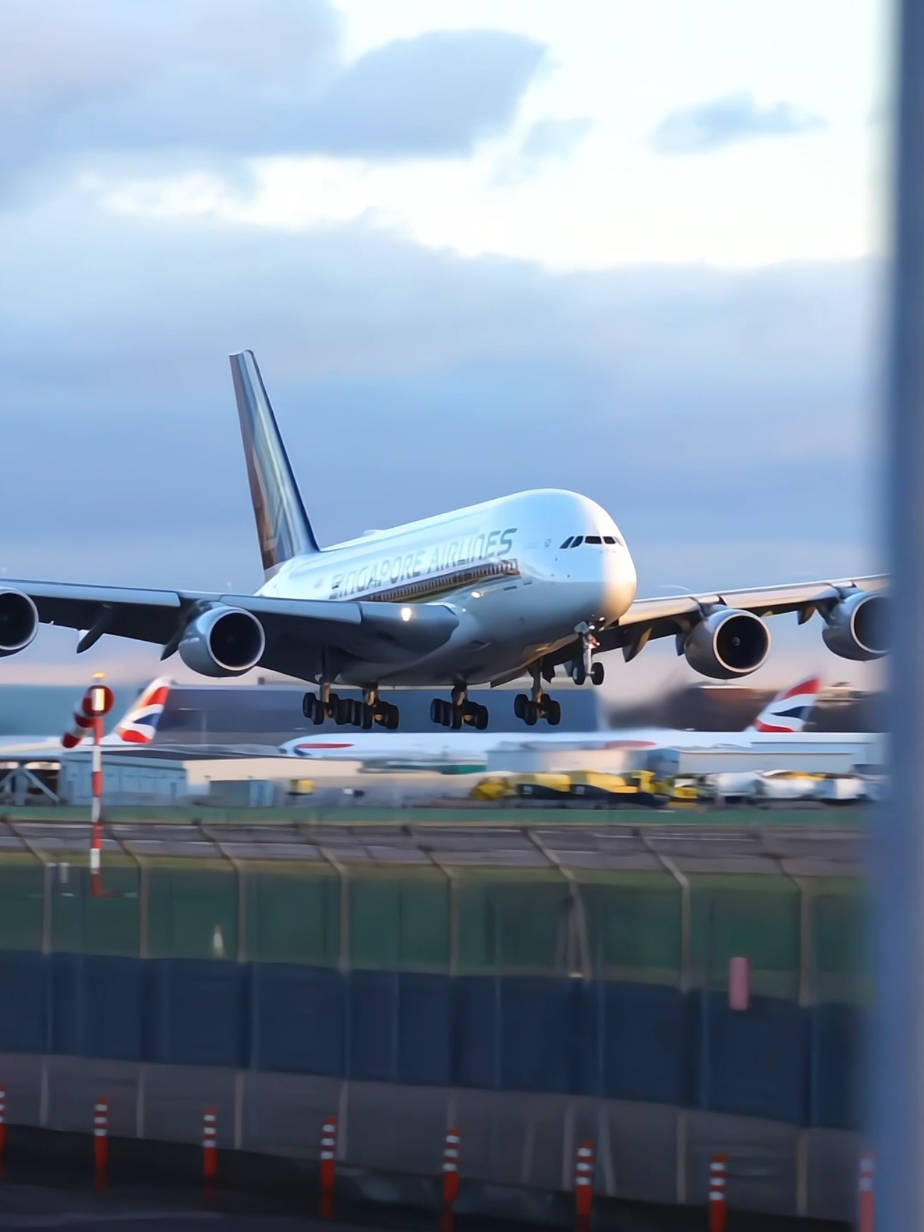 A Singapore Airlines Airbus A380 is landing at Heathrow Airport #SingaporeAirlines #AirbusA380 #HeathrowAirport #Aviation #AirTravel #Airplane #Landing #TravelPhotography #Aircraft #Flight