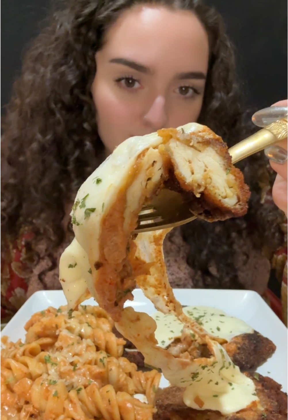 chicken parm & vodka pasta 🍝  #eatwithme #mukbang #mukbangeatingshow #FoodTok #eatingasmr #foodasmr #mukbangasmr #asmreating #eatingshow #eatingshowasmr #eatingsounds #mukbangs #mukbangvideo #letseat #watchmeeat #eatingsounds #chickenparm #vodkapasta #chickenparmesan #italian #italianfood 