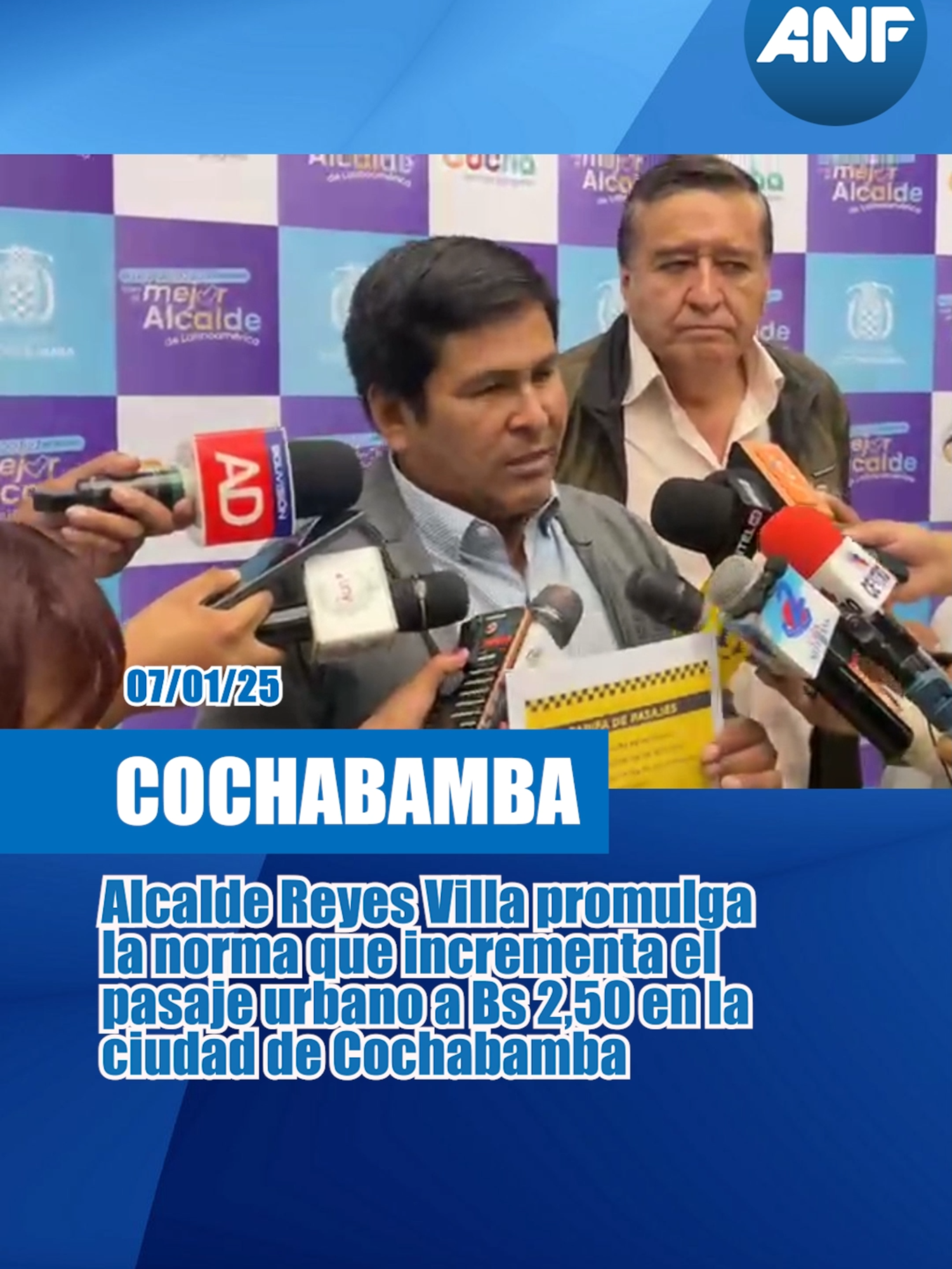 #ANF | El alcalde de #Cochabamba, #ManfredReyesVilla, promulgó la Ley Municipal 1575/2024 de Tarifas para el Servicio de Transporte Público que establece el incremento de la tarifa del pasaje a Bs 2,50 para usuarios adultos. #Noticias #NoticiasBolivia #Bolivia