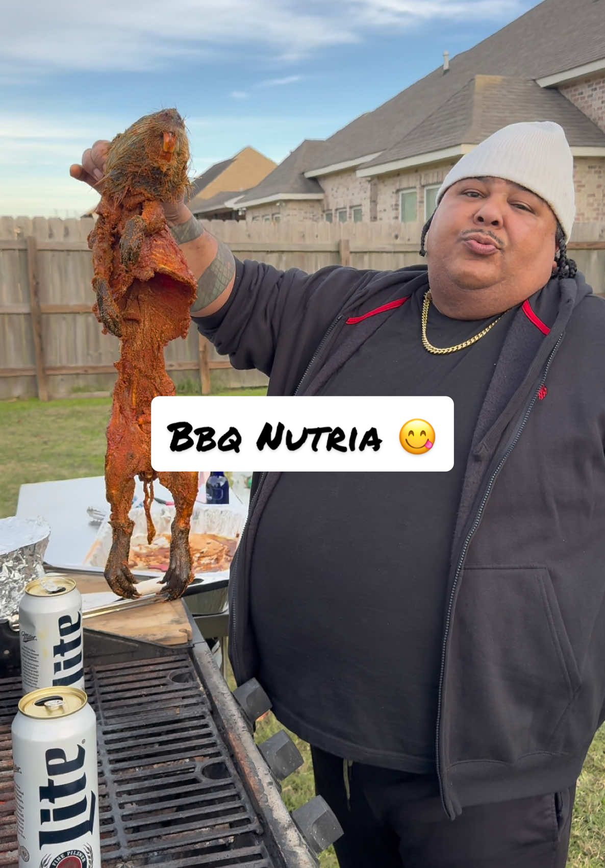 I’m trying Nutria for the first time today! My cuzin @tinymaneats been wanting to cook is for the longest so today we decided to bbq it 😋 Have you tried it? I heard they’re vegetarian and don’t real flesh. What’s good Florida, I’m coming to see yall this weekend ! 🫶🏽🌴