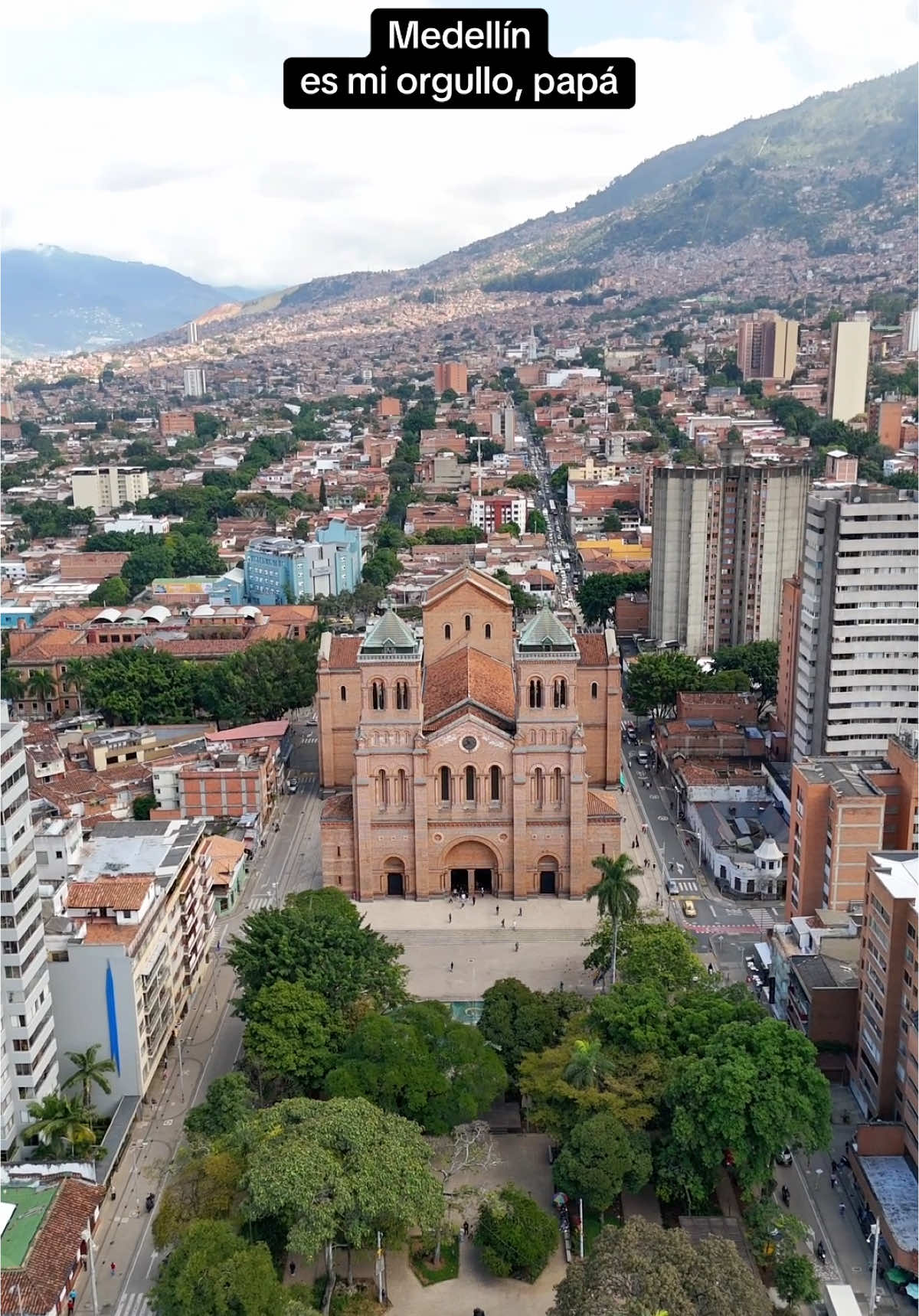 Hermosa Catedral de Medellín ⛪️ #medellin #medallo #colombia🇨🇴 #dji #djimini4pro #quechimbamedellin 