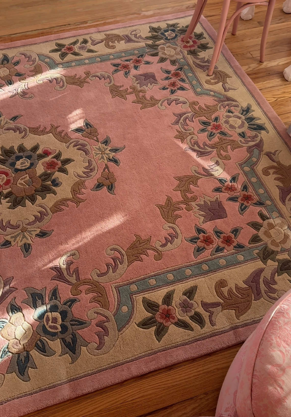 Sorry I can’t hang rn I’m busy staring at my new rug 🧚🏼🌸🎀💗🕊️ #shabbychic #pinkrug #vintagehome #dollcore #pink 