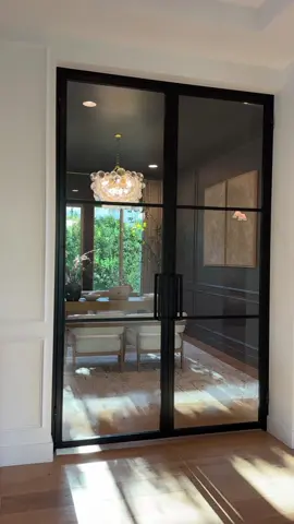 A few custom doors were all it took to transform this unused dining room into a stunning and functional home office for @homewithchrissym! 🚪✨ Featuring our Three Light Double Door and Three Light Single Door, this space is the perfect blend of style and function. #interiordesign #steelandstone #customdoors