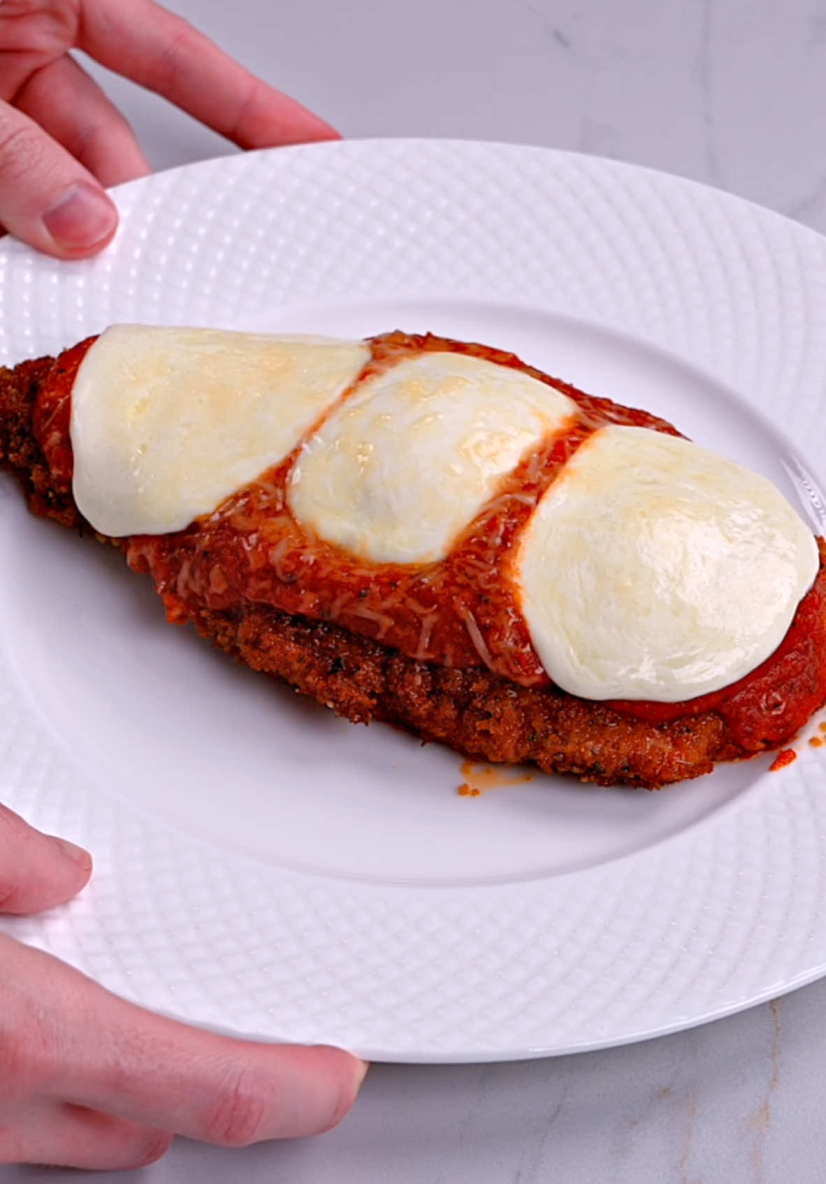 The BEST Authentic Chicken Parmesan. This recipe is a classic and it’s so easy to make. The best part is it only takes 30 minutes!  📝 Ingredients 📝 ▪️2 large chicken breasts  ▪️1 cup of seasoned panko  ▪️1 large jar of your favorite marinara sauce  ▪️2 large eggs (whisked for egg wash) ▪️1/2 cup of flour (Seasoned with salt, garlic powder & paprika)  ▪️Mozzarella cheese for topping  ▪️Parmigiana for topping  ▪️oil for shallow frying Let me know if you’d like the full recipe! #italian #italianfood #chickenparm 