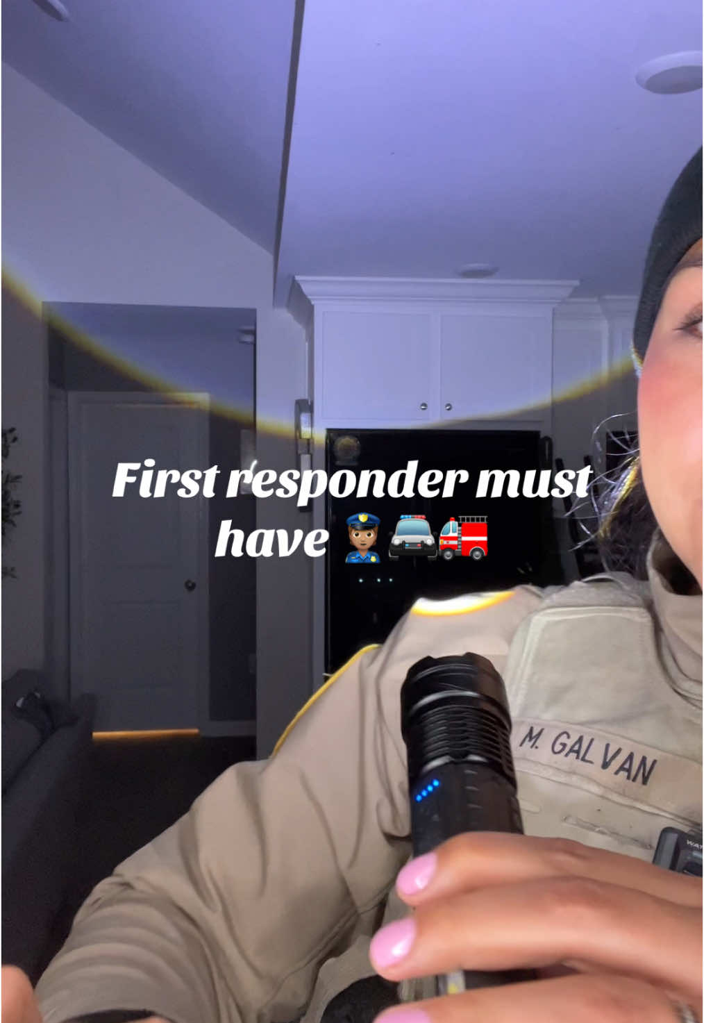 When I tell you run and do a black flip to get this flashlight 🔦 right now!!! #flashlight #firstrespondersoftiktoks #firstresponders #copsoftiktok #copsontiktok #foryoupage #trending #femalecop #womeninlawenforcement #mrsofficer #girlcop #police #policeofficer #policeoftiktok 