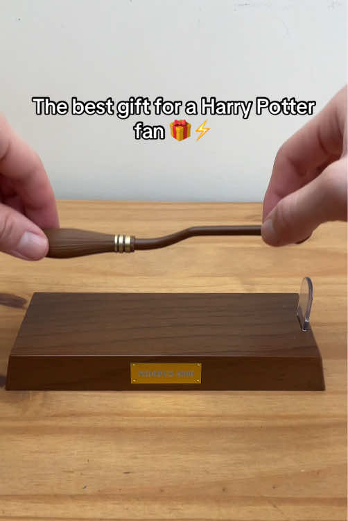 I got this Harry Potter levitating broom pen as a gift for Christmas 🎁 #harrypotterfan #giftideas #harrypotter #harrypottertok 