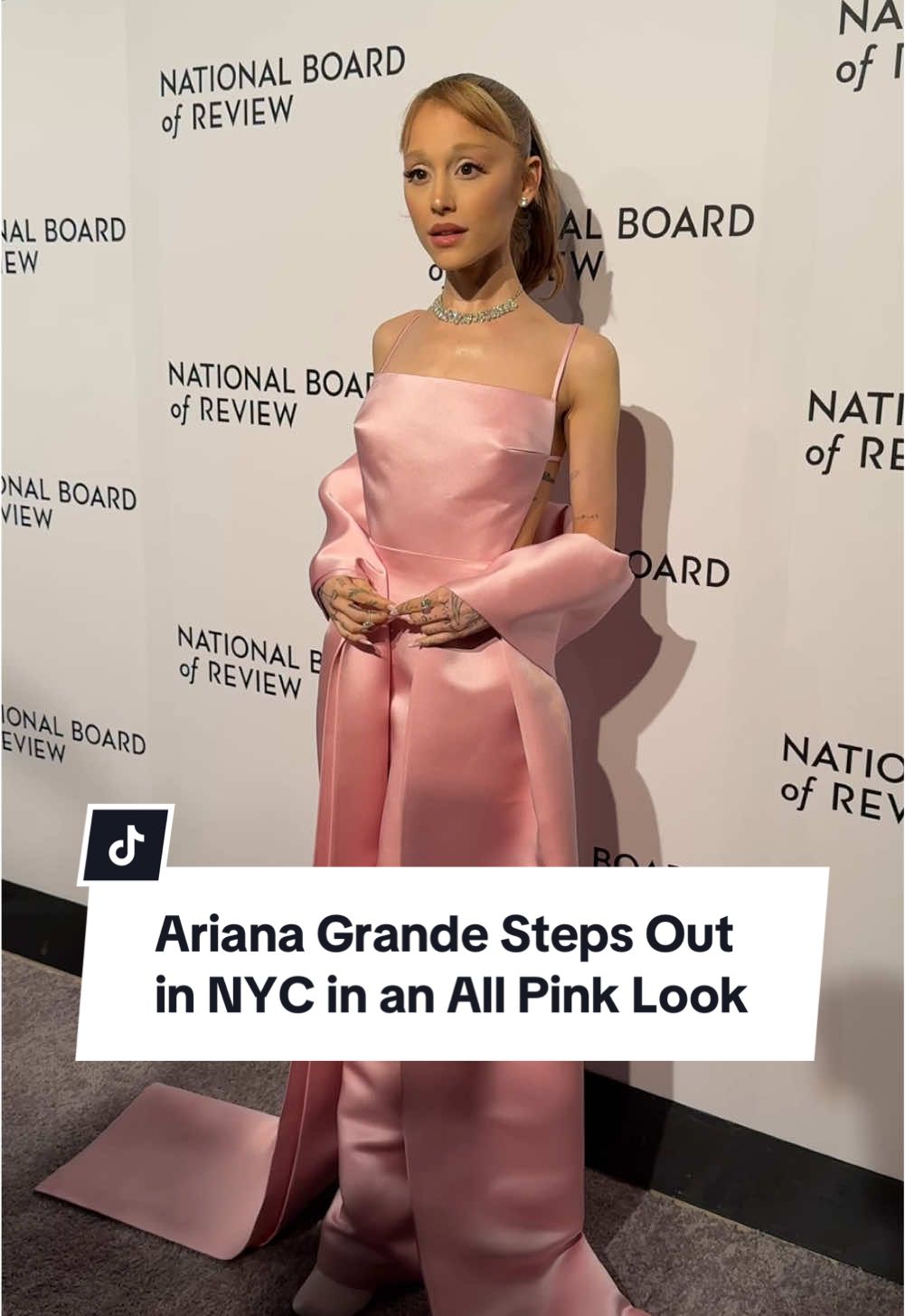 #ArianaGrande’s Glinda inspired red carpet looks are here to stay. #Wicked 