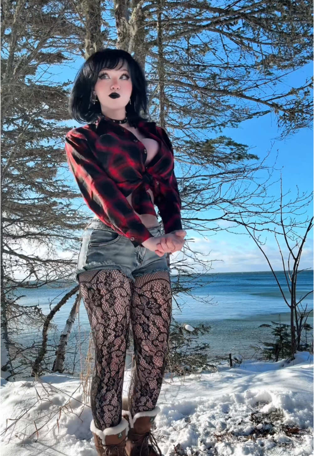 I’ve been trying to learn how to shuffle for like a month and I think I have the running man down but not sure 😭 #altgirl #2020rewind #shuffledance #gothgirl #altfashion