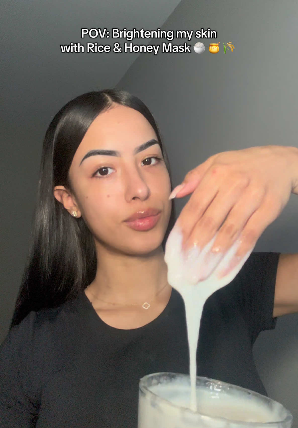 The way my skin immediately brightened 🤩 #skintok #fyp #skincaretips #beautyhacks #ricemask #homemadefacemask #honey #foryoupage #glassskin 