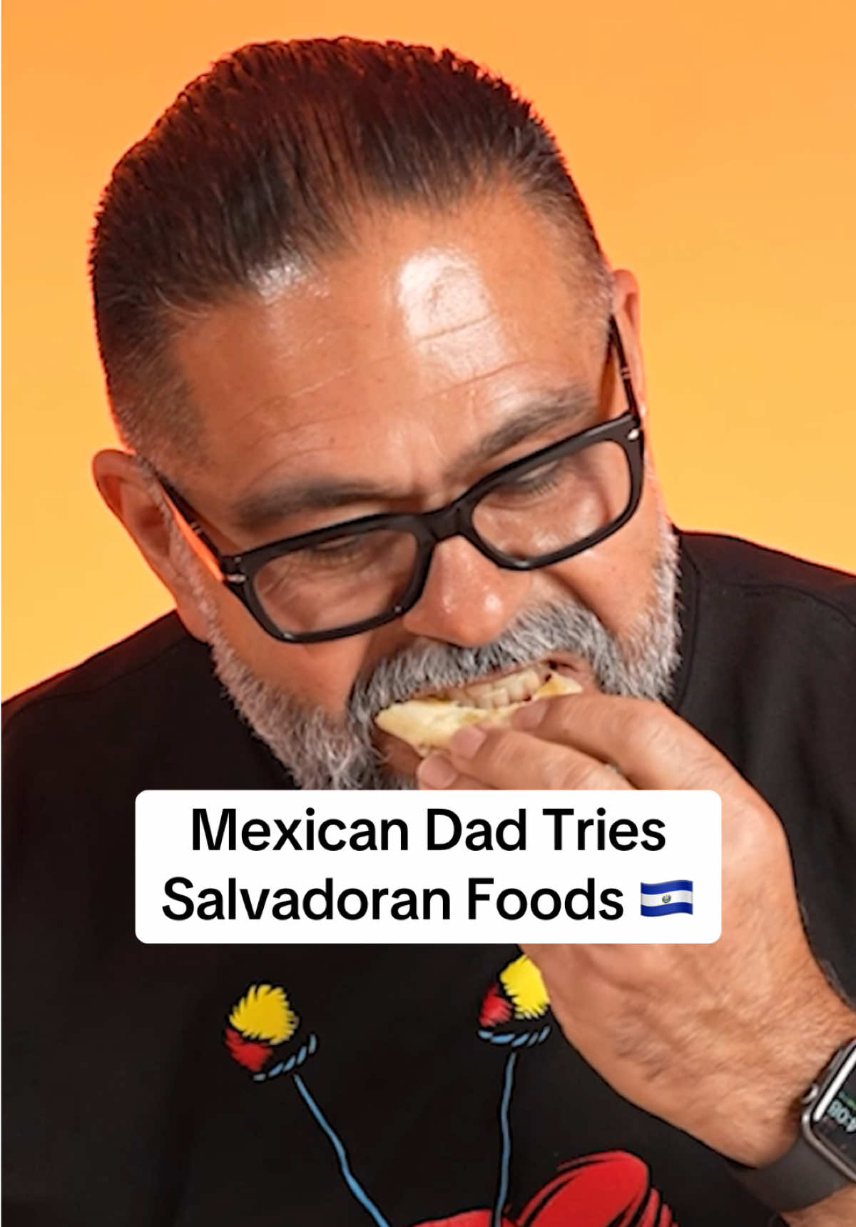 Mexican dad, Arturo, tries Salvadoran food 🇸🇻 #salvadoran #mexican #pupusas 