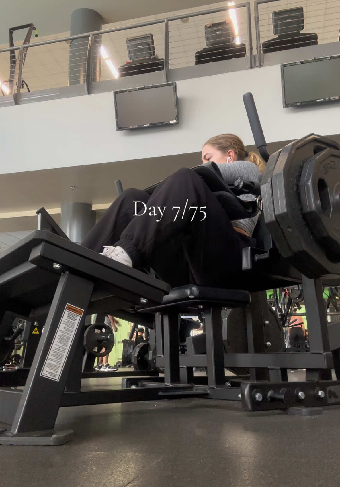 Day 7 & we r thrivinggg #75medium #GymTok #workoutmotivation #healthyliving #healthylifestyle #healthyhabits #gymgirl #fyp #collegestudent #healthycollegestudent 